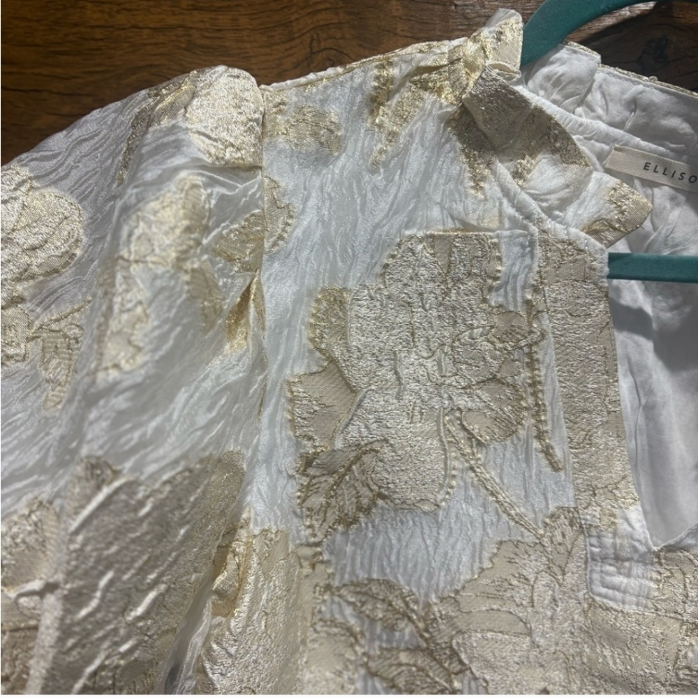 Ellison Noella Gold Foiled Puff Sleeve Top Sz M NWT - Picture 8 of 10